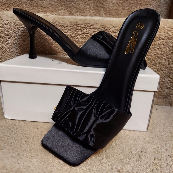 Square Toe Slide Sandals - Picture 2 of 4